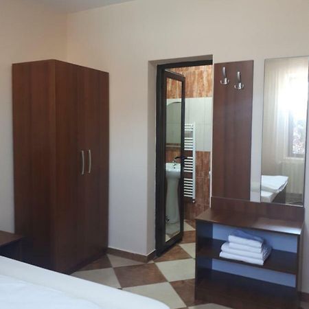 Victoria 1 Apartment กัมปีนา ภายนอก รูปภาพ