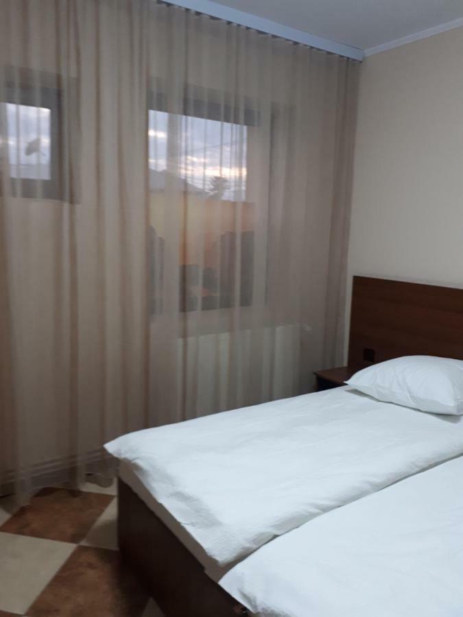 Victoria 1 Apartment กัมปีนา ภายนอก รูปภาพ