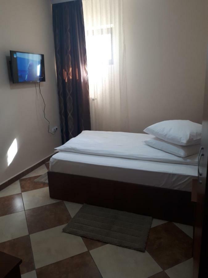 Victoria 1 Apartment กัมปีนา ภายนอก รูปภาพ